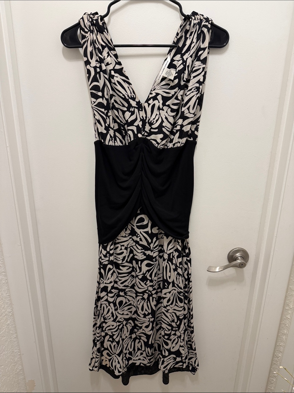 Rare Diane von Furstenberg Austin Dress Silk Black Ivory Abstract Print Ruched